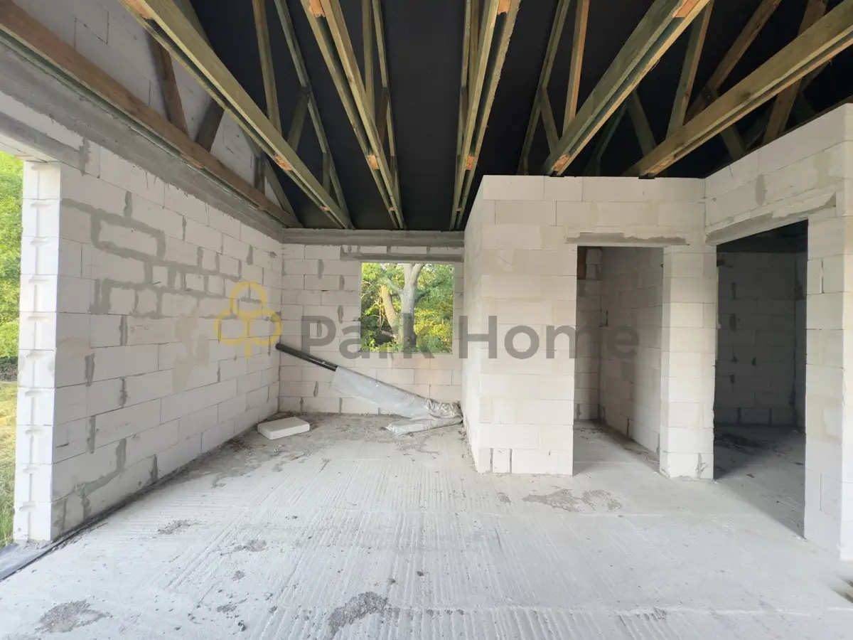 Działka z rozpoczętą budową domku letniskowego