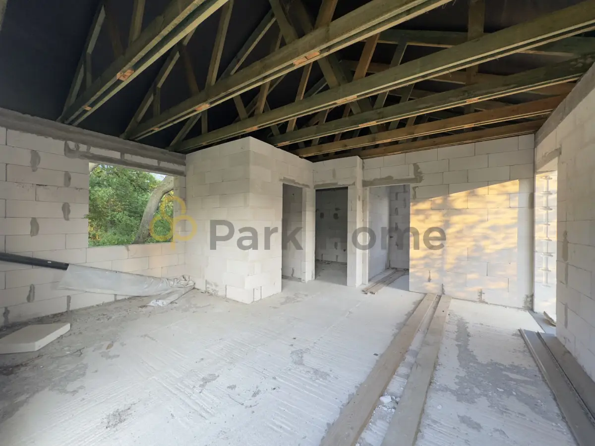 Działka z rozpoczętą budową domku letniskowego