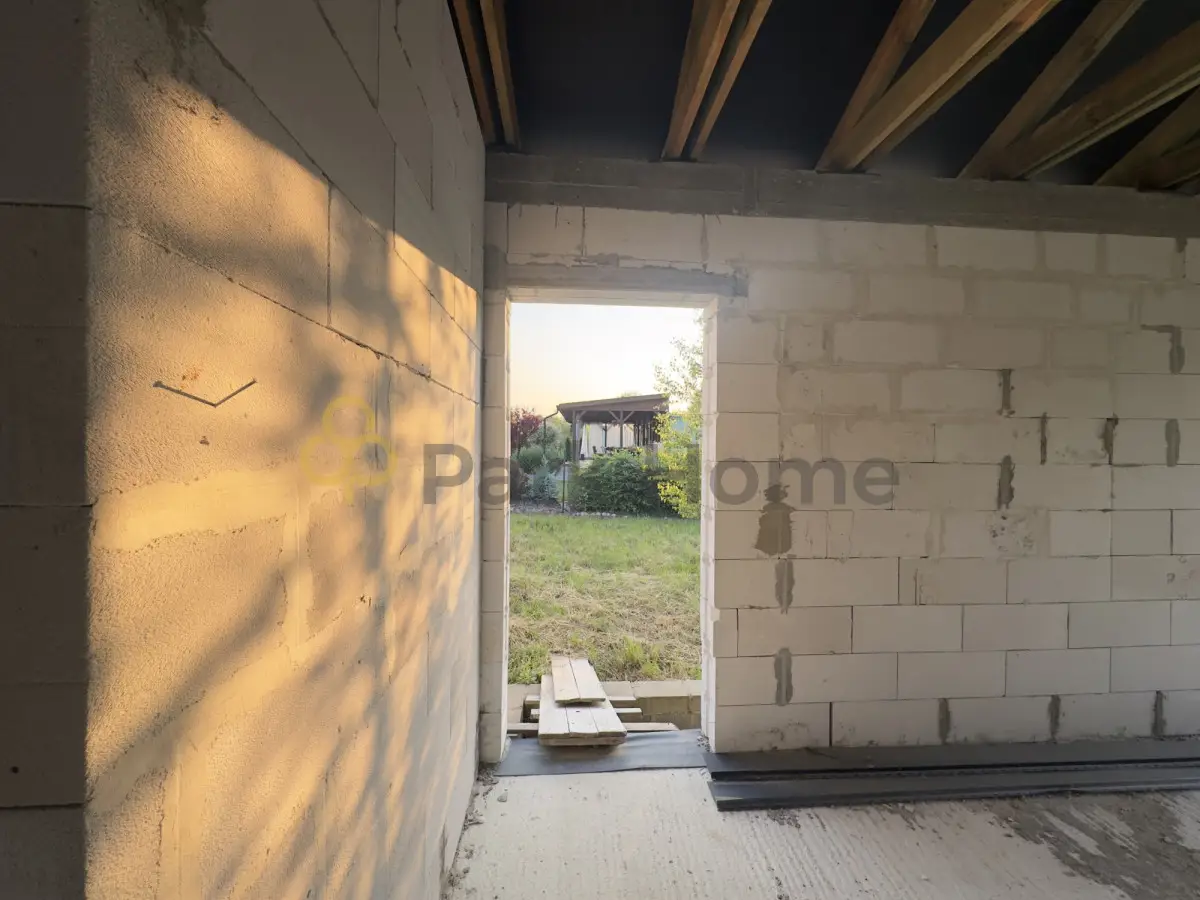 Działka z rozpoczętą budową domku letniskowego