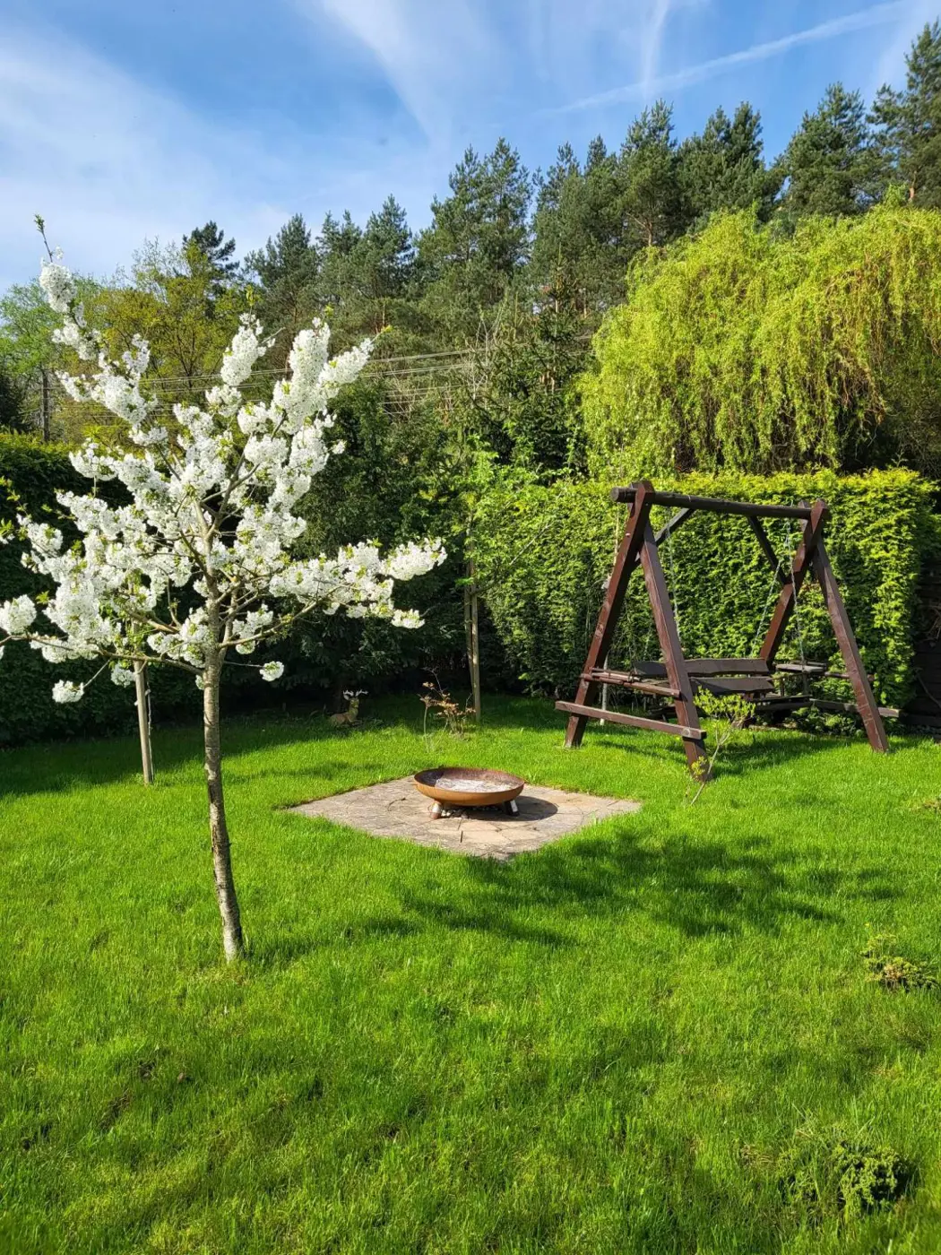 Nowoczesny dom przy lesie i Jeziorze Miedwie