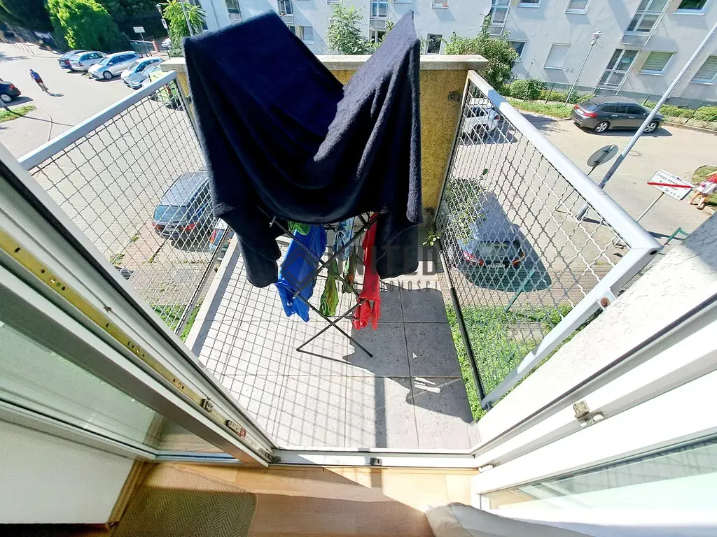 W okolicy ul. Nowowiejskiej Balkon/Piwnica