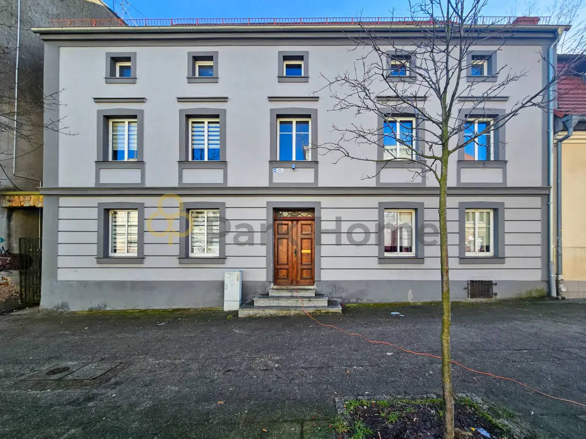 Kawalerka w wyremontowanej kamienicy - centrum