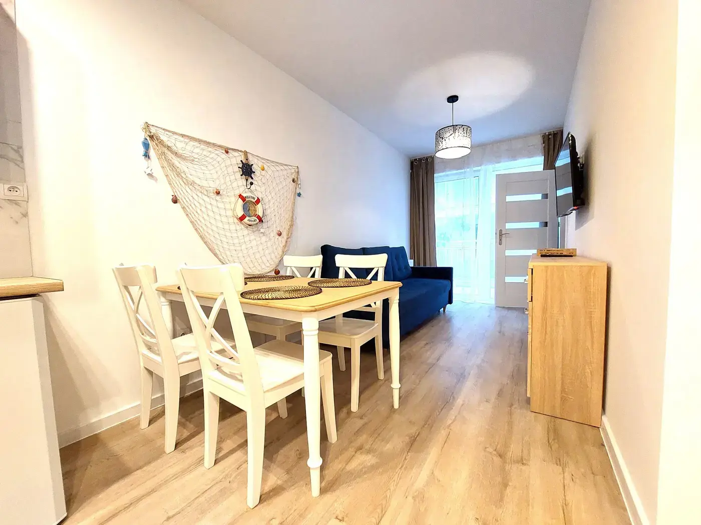 Wynajem długoterminowy. Mieszkanie przy porcie rybackim, 2 piętro i 2 pokoje.