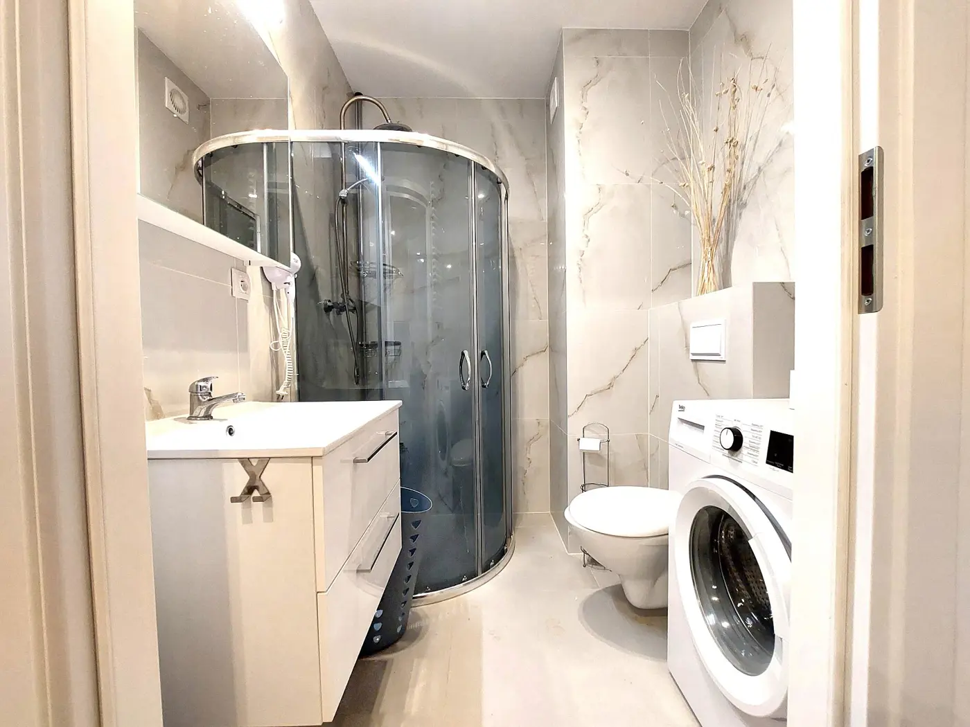 Wynajem długoterminowy. Mieszkanie przy porcie rybackim, 2 piętro i 2 pokoje.