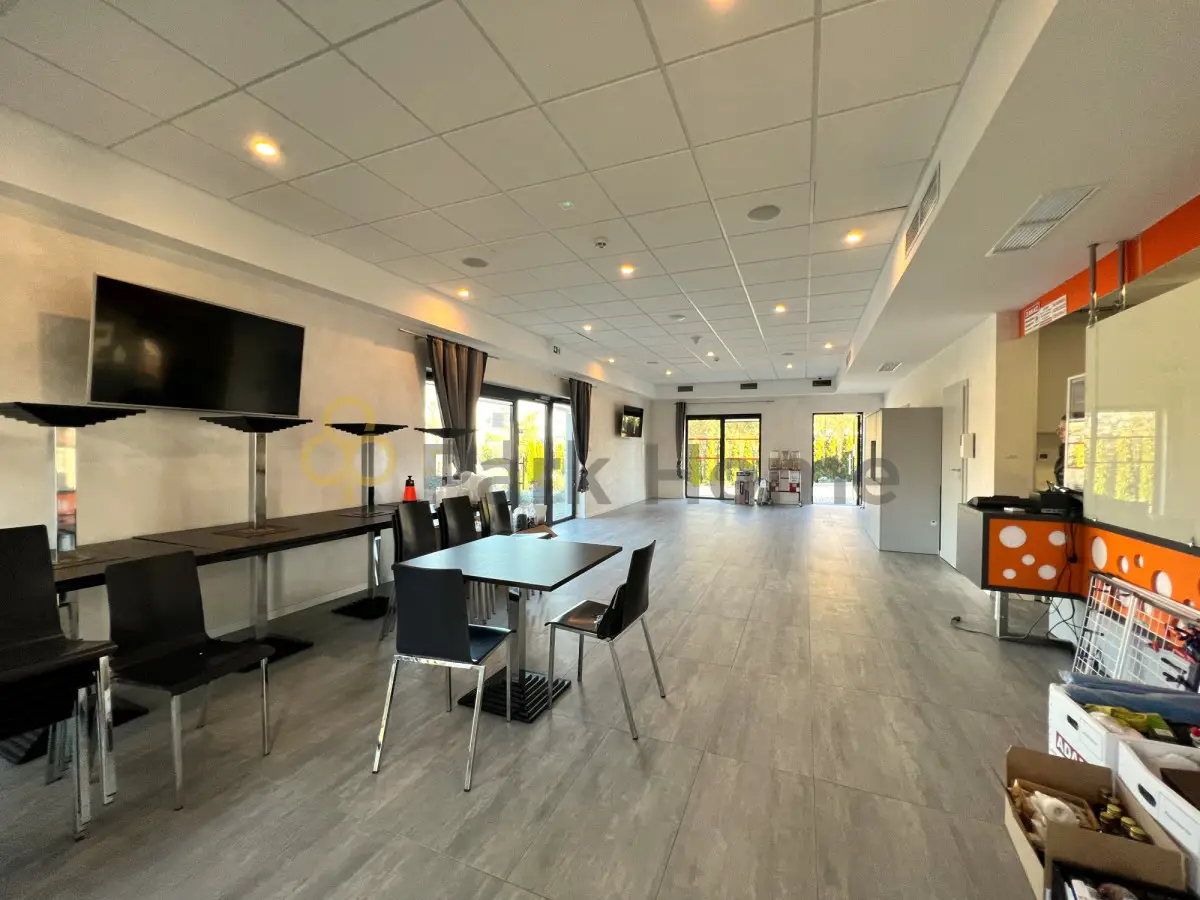 Obiekt-restauracja/apartament - Dominice.