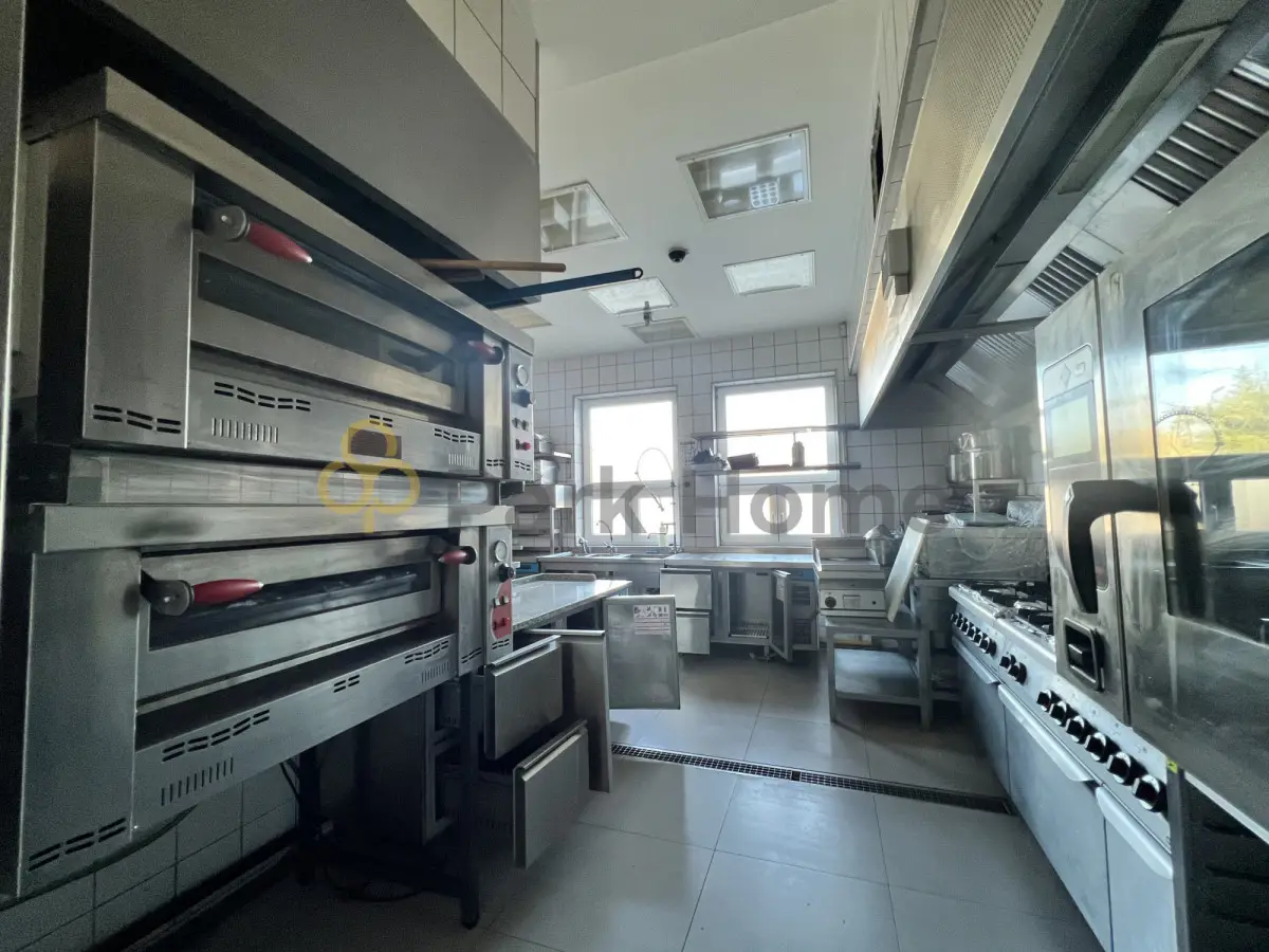 Obiekt-restauracja/apartament - Dominice.