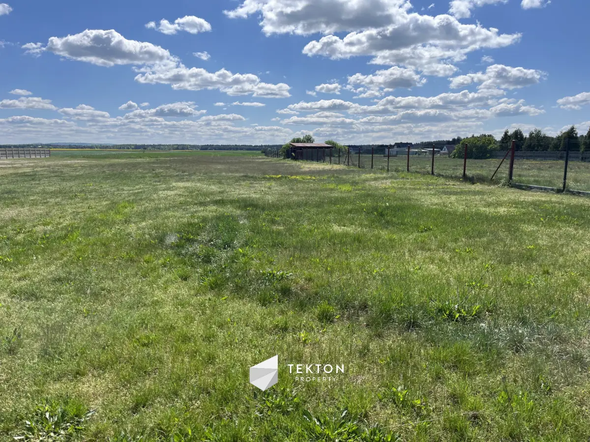 Dwurodzinny dom z budynkiem gospodarczym, Nakło