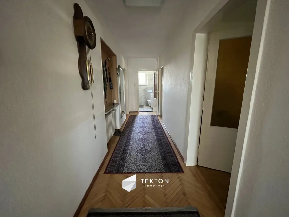 Dwurodzinny dom z budynkiem gospodarczym, Nakło