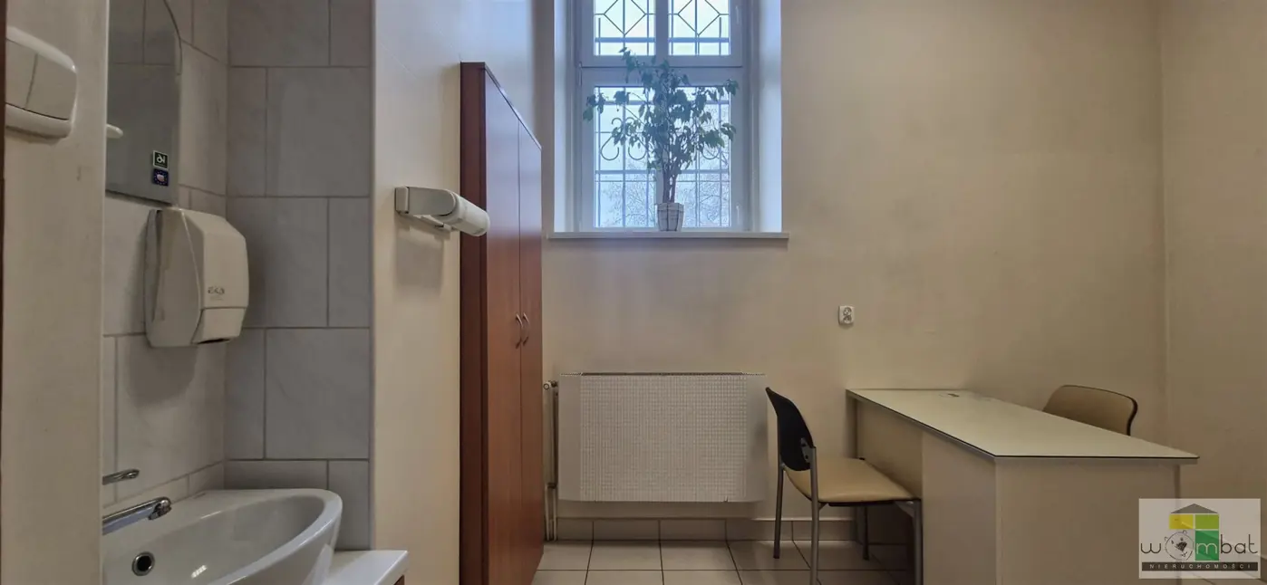 Do wynajęcia lokal w świetnej lokalizacji .