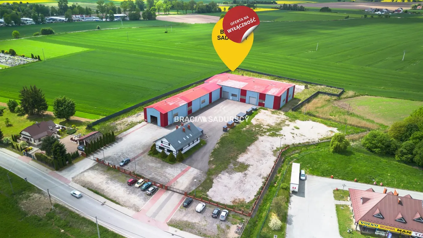 Atrakcyjna hala produkcyjna z suwnicami