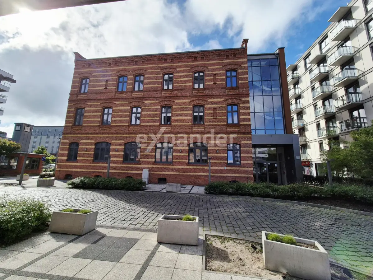 Zrewitalizowany budynek pod działalność biurową