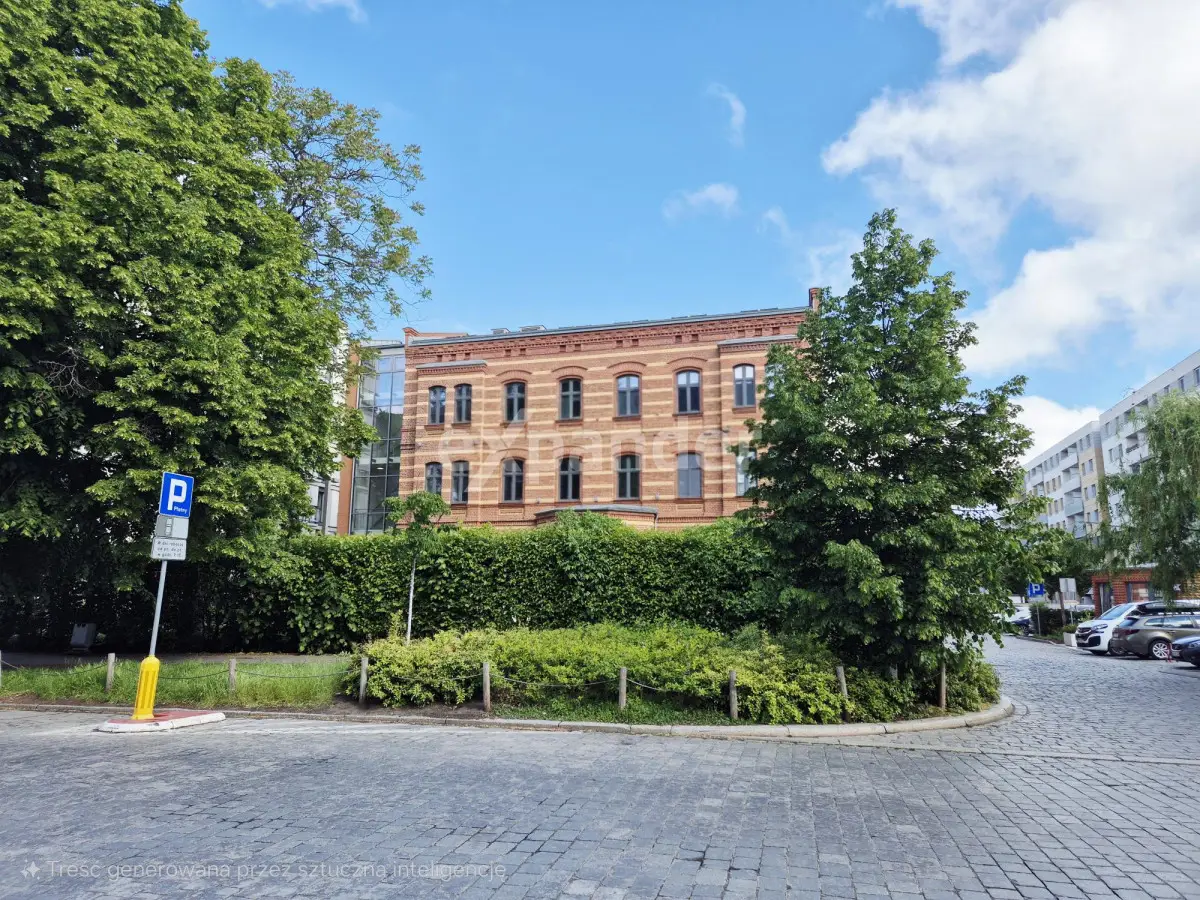 Zrewitalizowany budynek pod działalność biurową