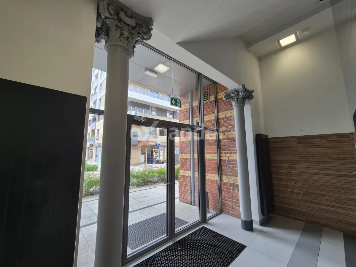 Zrewitalizowany budynek pod działalność biurową