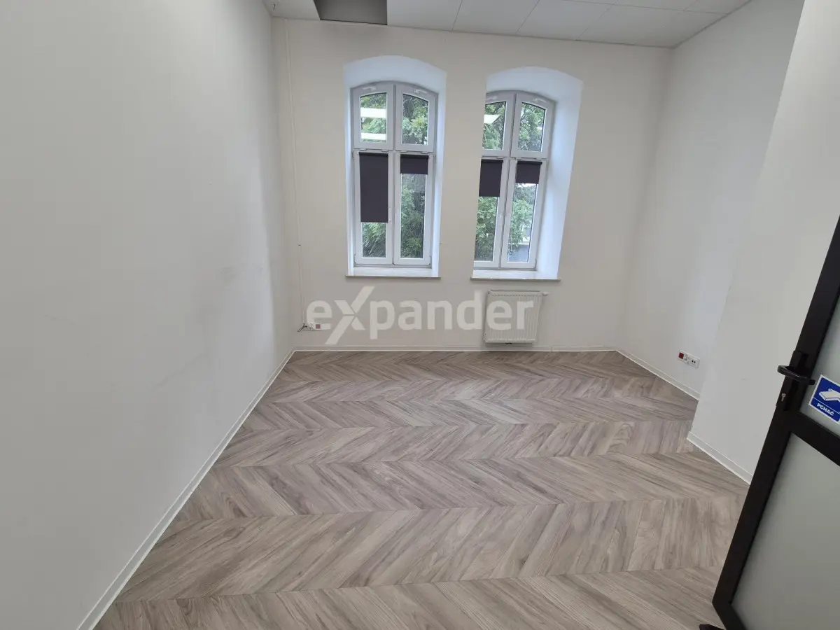 Zrewitalizowany budynek pod działalność biurową