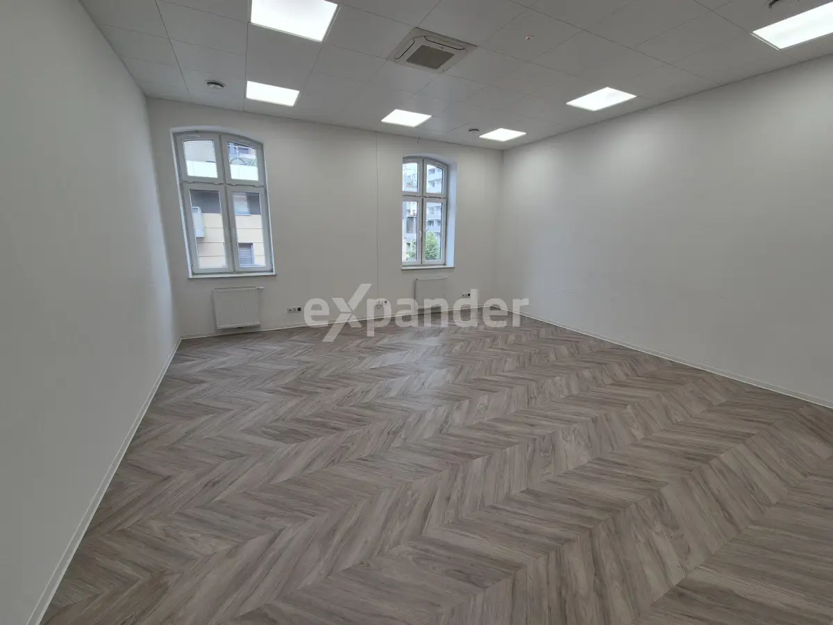 Zrewitalizowany budynek pod działalność biurową