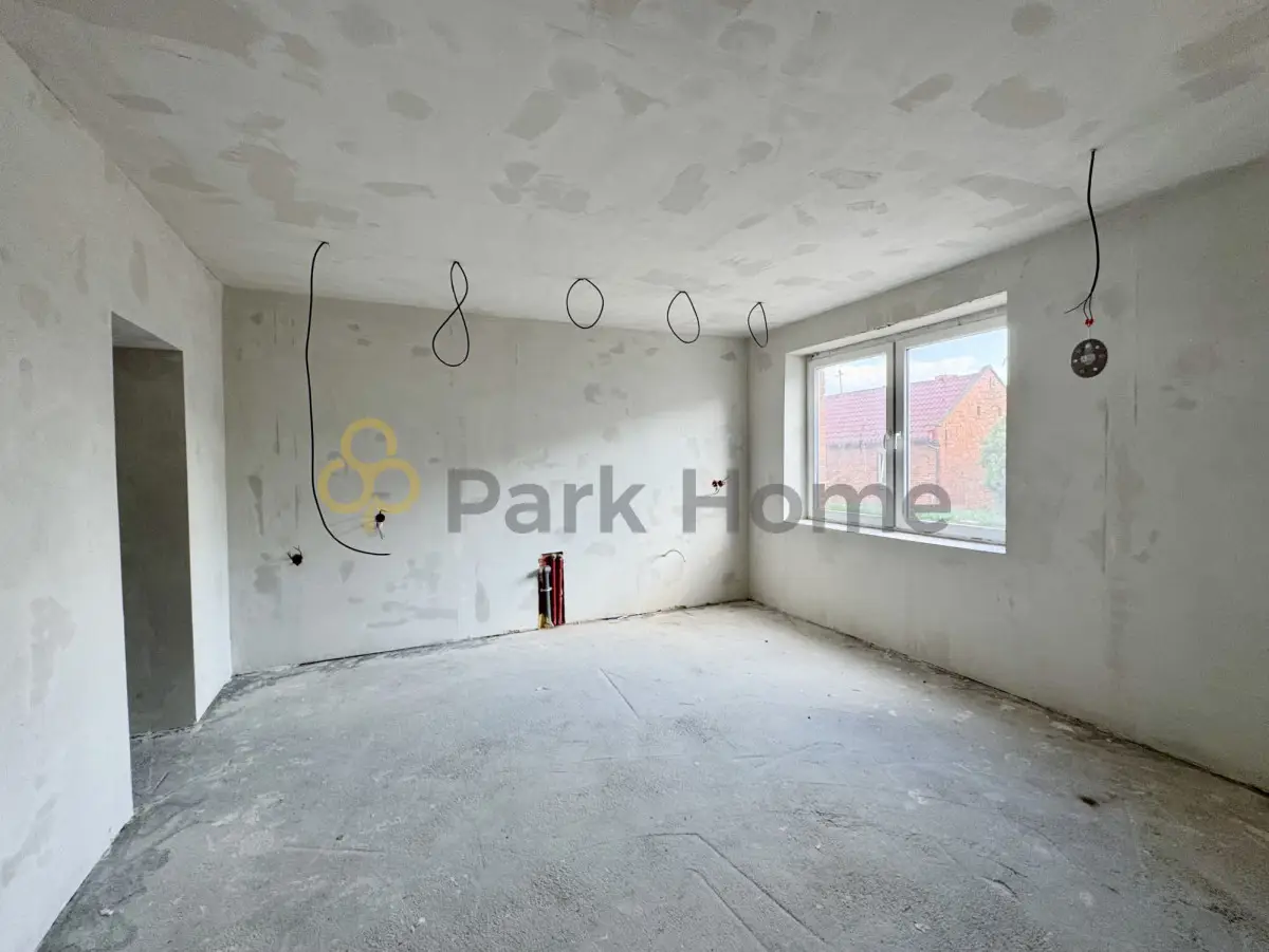 Dom z działką 1096 m2 strych do adaptacji