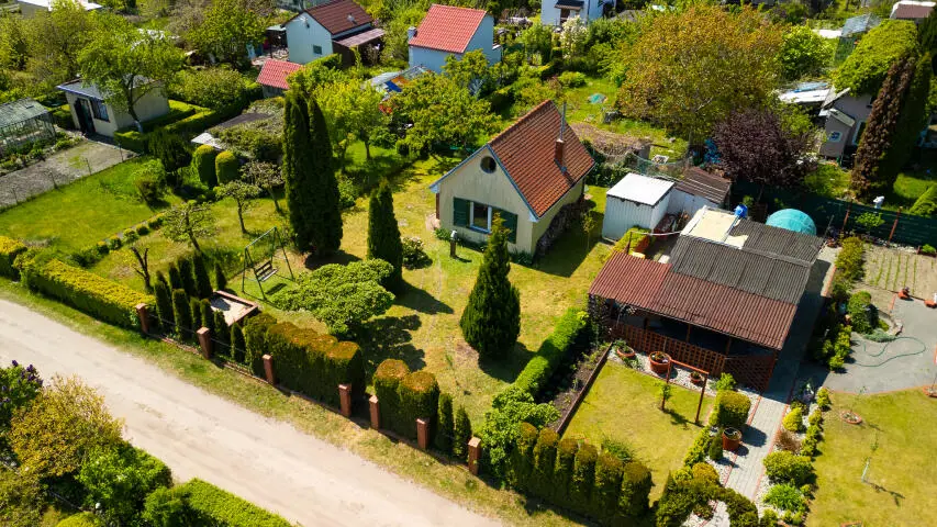 Działka letniskowo-rekreacyjna na obrzeżach miasta