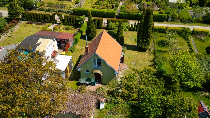 Działka letniskowo-rekreacyjna na obrzeżach miasta