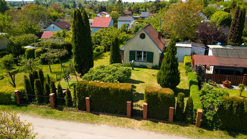 Działka letniskowo-rekreacyjna na obrzeżach miasta