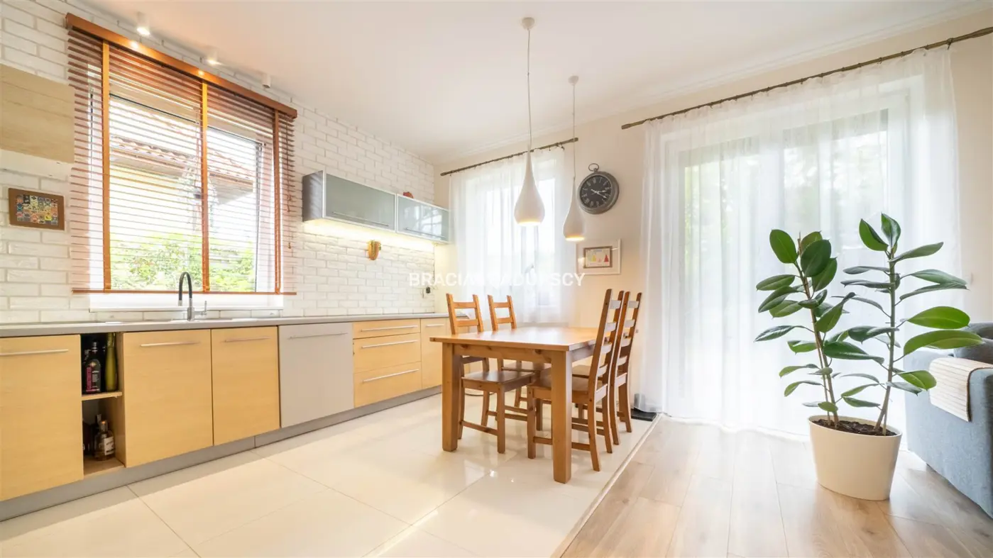 SEGMENT DOMU Z OGRÓDKIEM