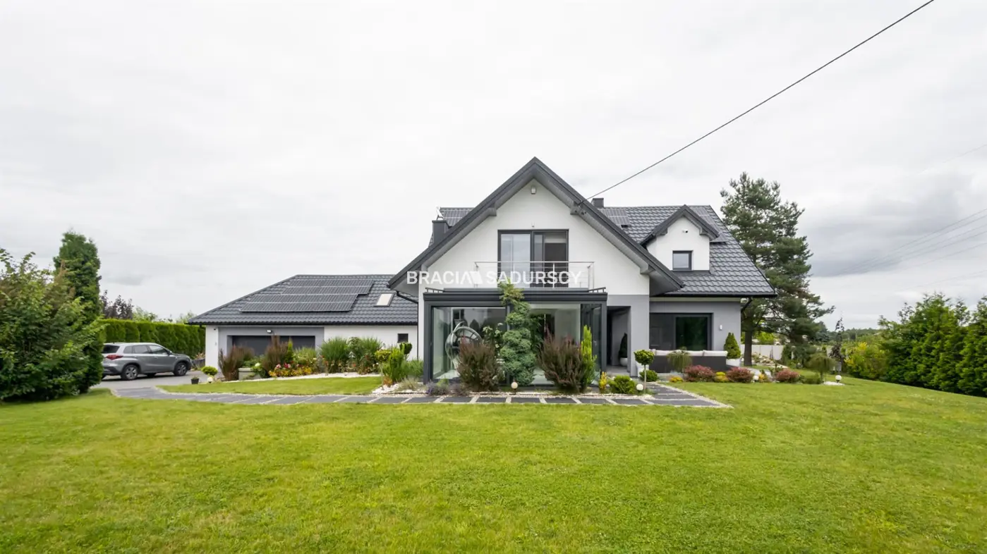 Wysoki standard, działka 23 ar, 4 sypialnie, basen