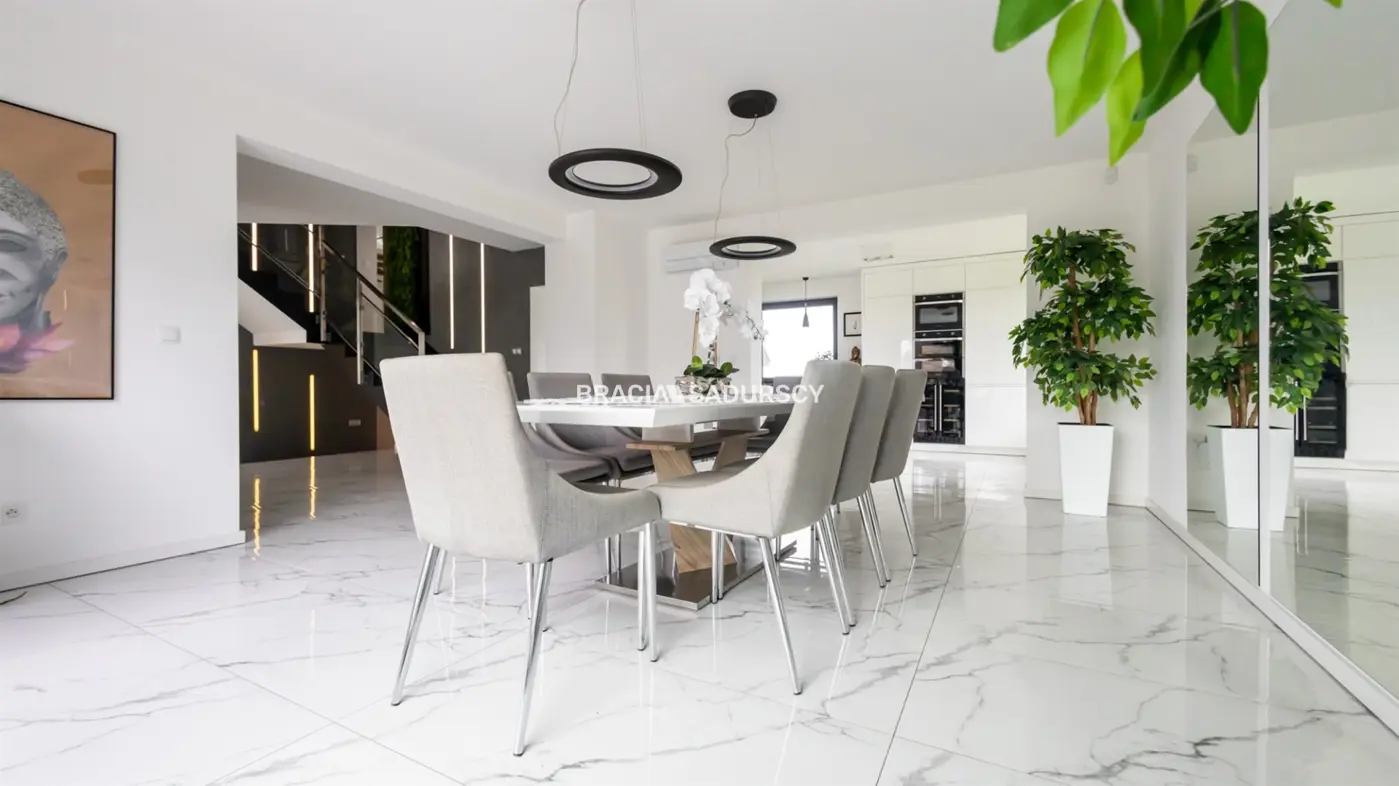 Wysoki standard, działka 23 ar, 4 sypialnie, basen