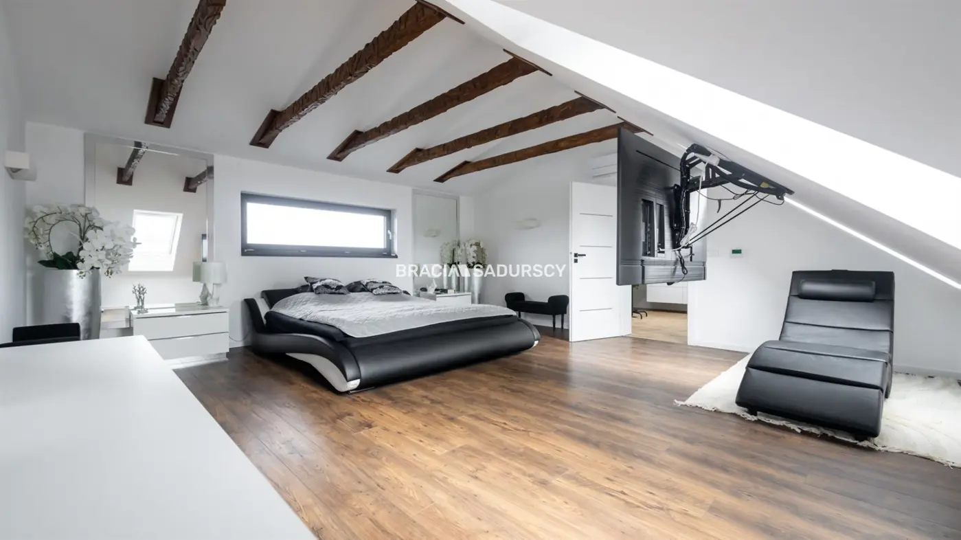 Wysoki standard, działka 23 ar, 4 sypialnie, basen