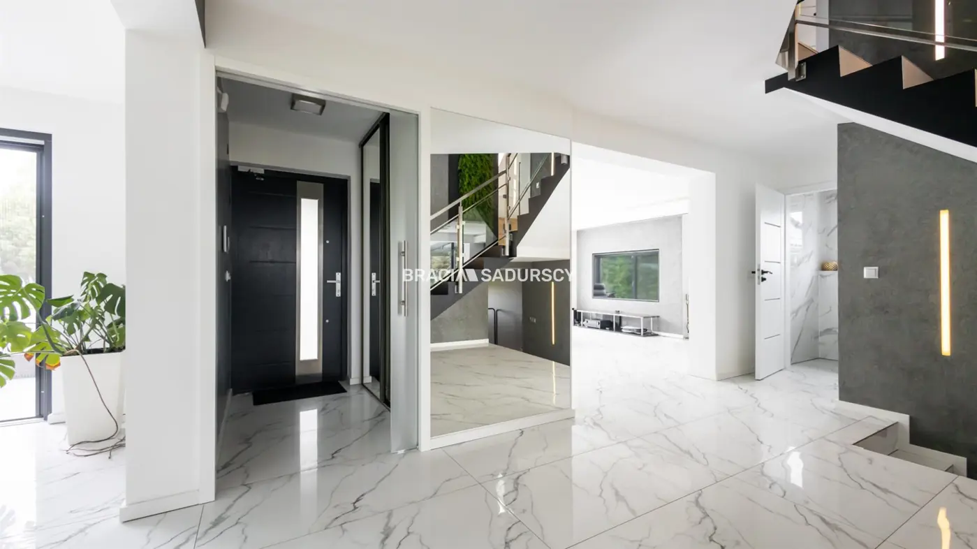 Wysoki standard, działka 23 ar, 4 sypialnie, basen