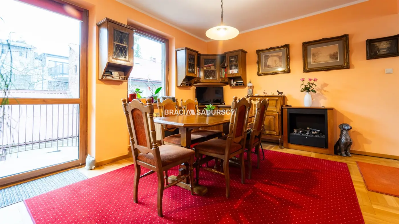 dwa budynki w Centrum Krakowa.