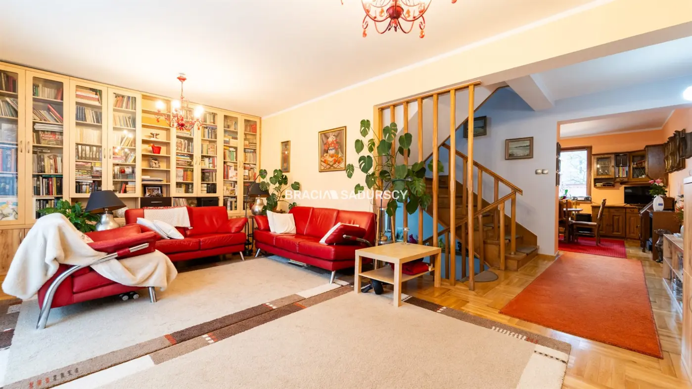 dwa budynki w Centrum Krakowa.