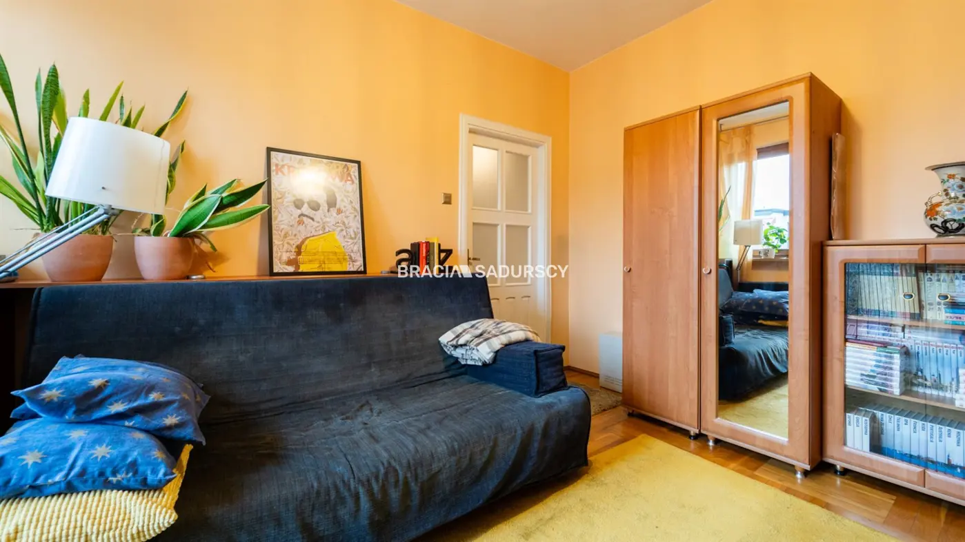 dwa budynki w Centrum Krakowa.