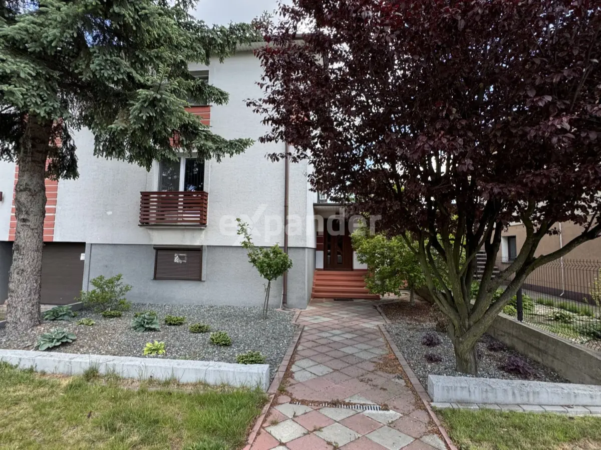 Dom jednorodzinny w cichej okolicy