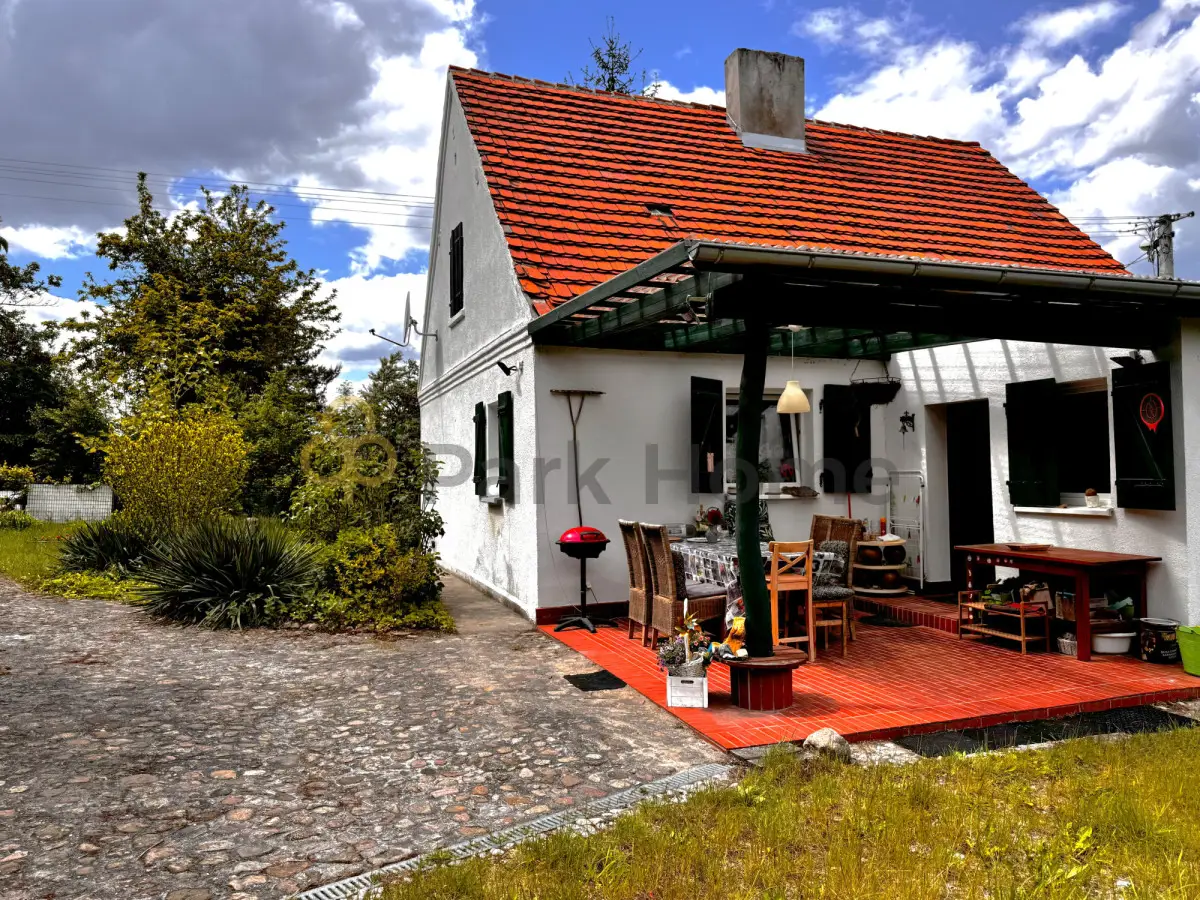 Azyl w Ostrowiecznie - Dom z dużą działką