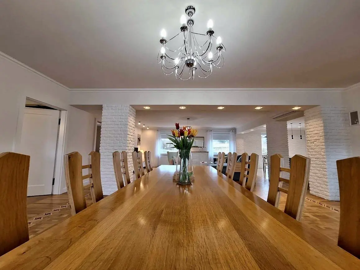 Budynek 761 m2 z Działką ponad Hektar