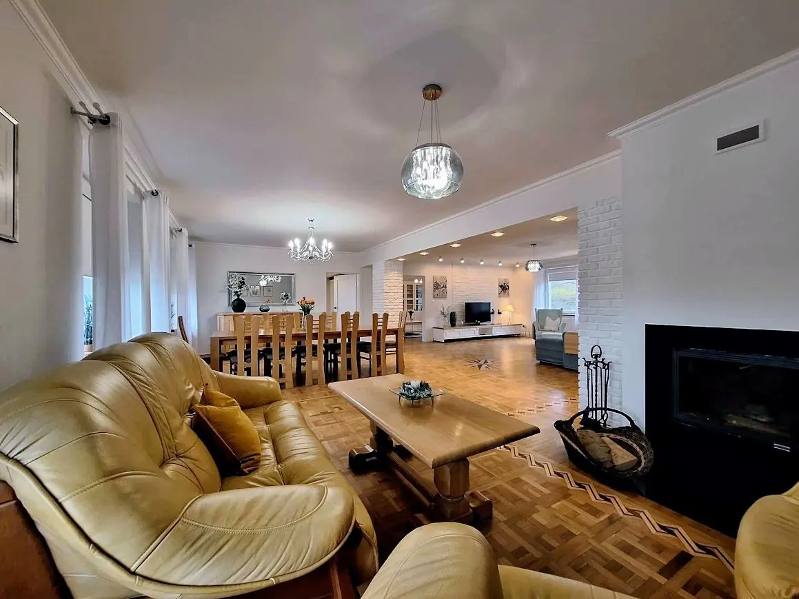 Budynek 761 m2 z Działką ponad Hektar