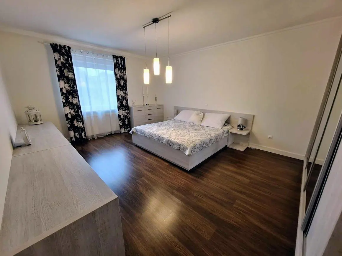 Budynek 761 m2 z Działką ponad Hektar