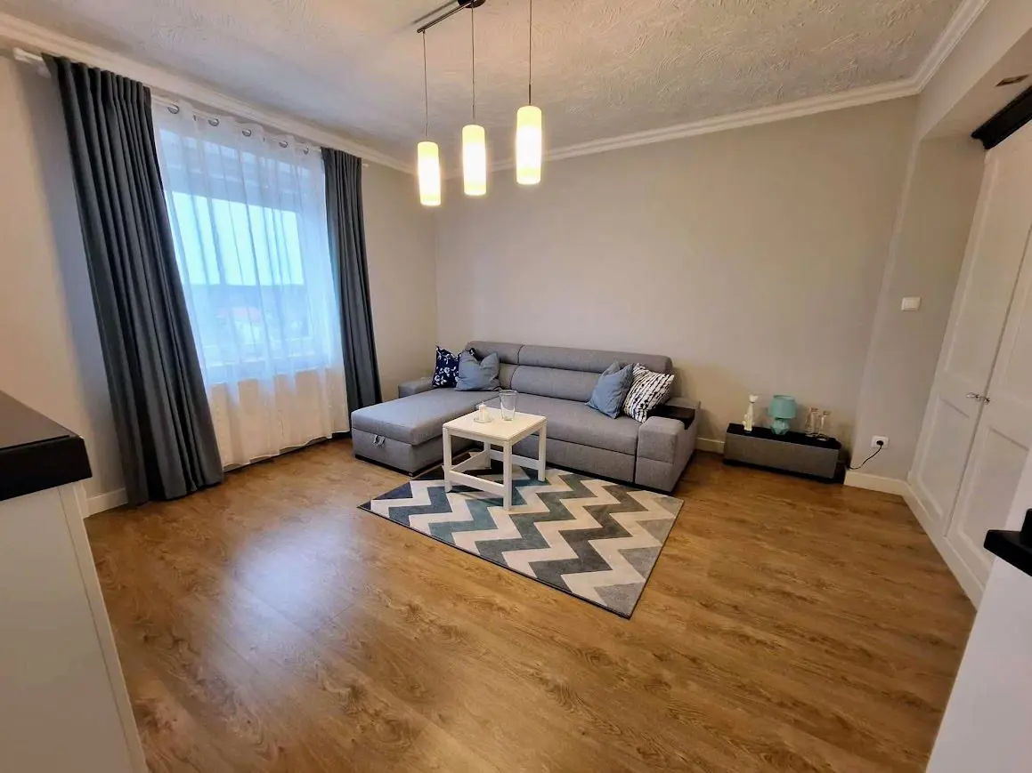 Budynek 761 m2 z Działką ponad Hektar