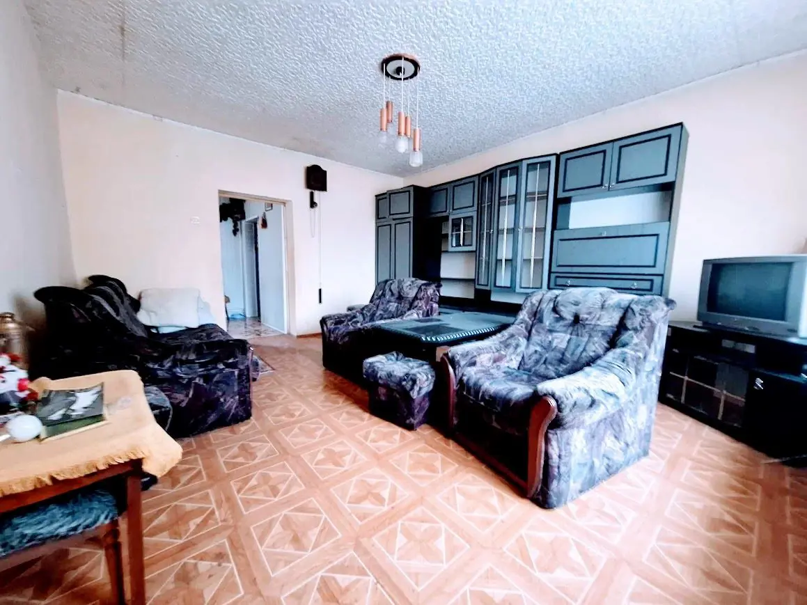 Mała , Przytulna Chatka