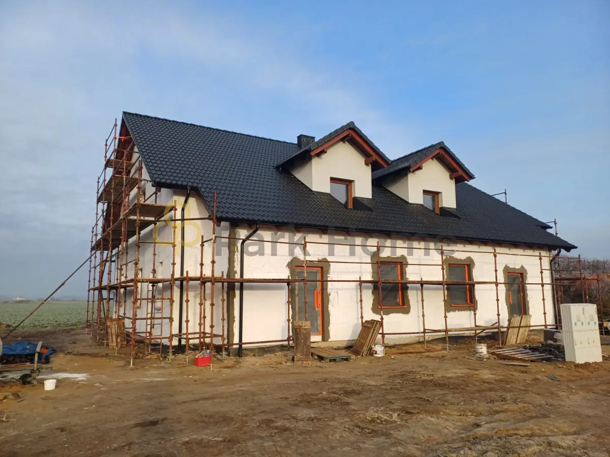 Cztery pokoje z ogródkiem i 2 miejsca postojowe