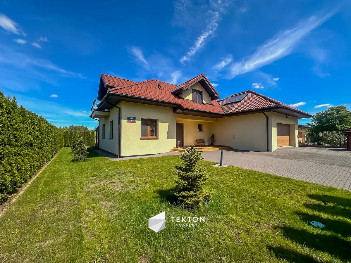 Dom w Starych Babicach | cicha okolica | zieleń