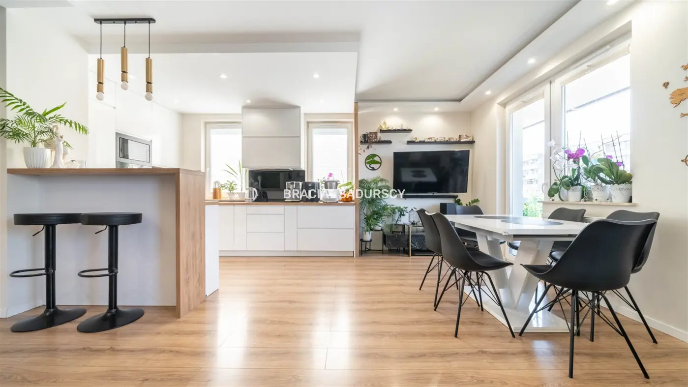 GUSTOWNE, Z DUŻYM BALKONEM W NOWYM BUDOWNICTWIE