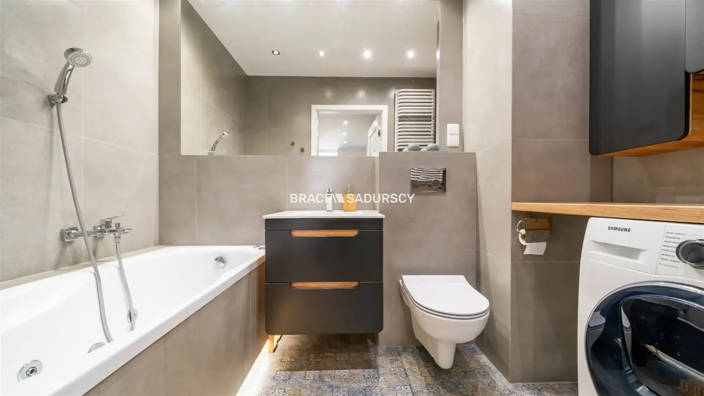 GUSTOWNE, Z DUŻYM BALKONEM W NOWYM BUDOWNICTWIE