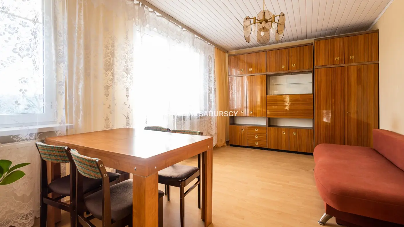 2 pokoje z osobną kuchnią. SPRZEDAM.