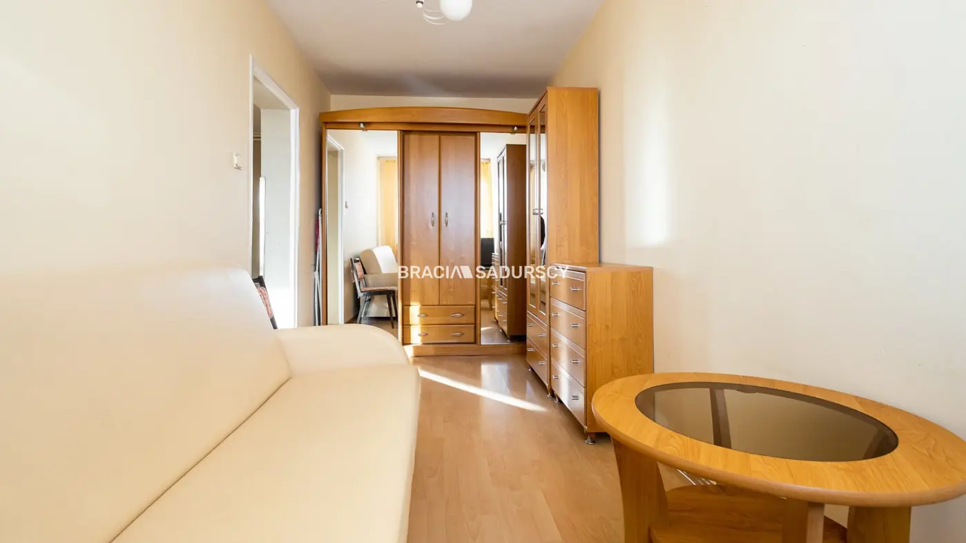 2 pokoje z osobną kuchnią. SPRZEDAM.