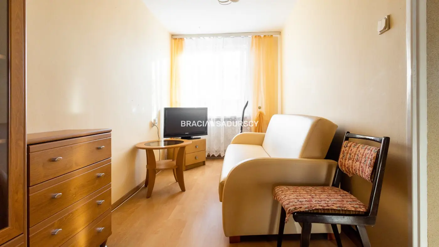 2 pokoje z osobną kuchnią. SPRZEDAM.