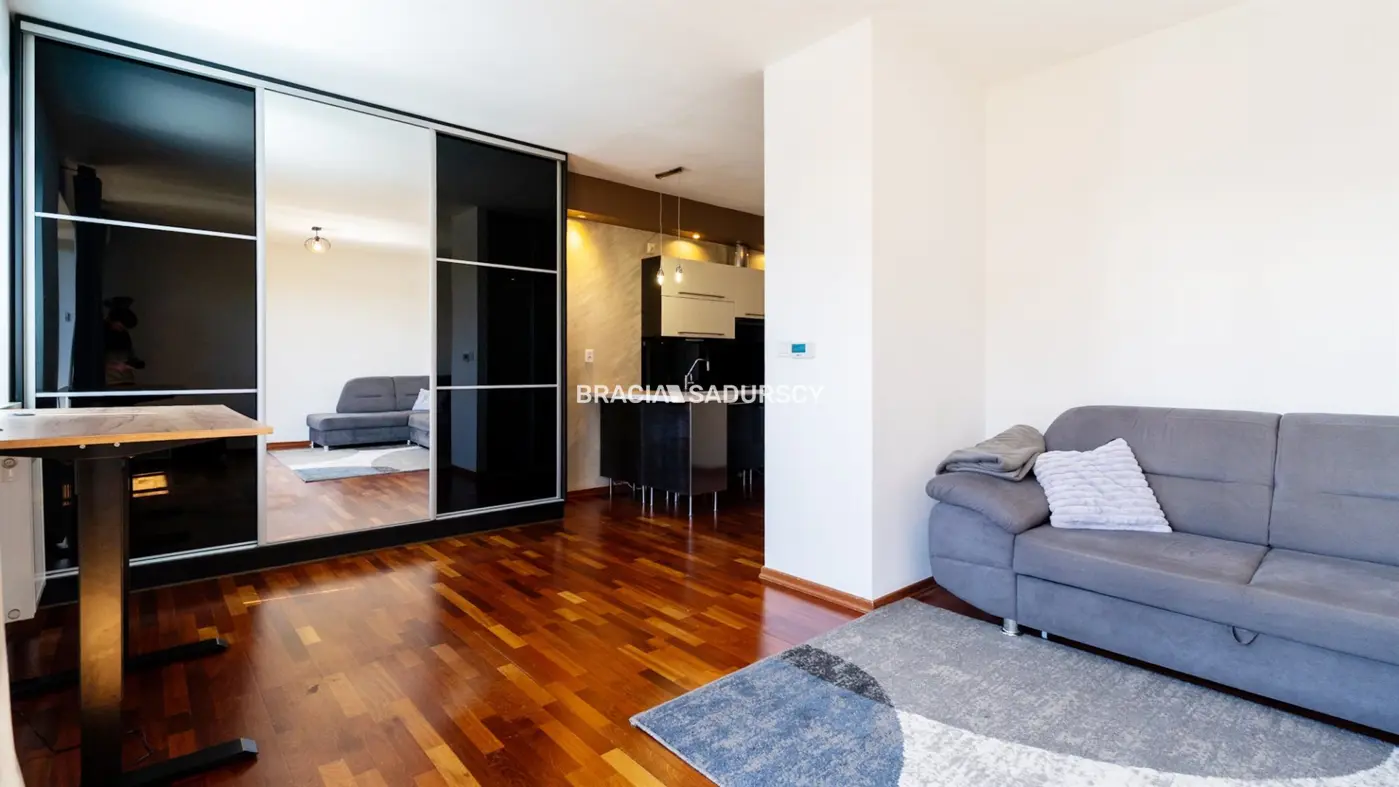 Zadbana Kawalerka z balkonem