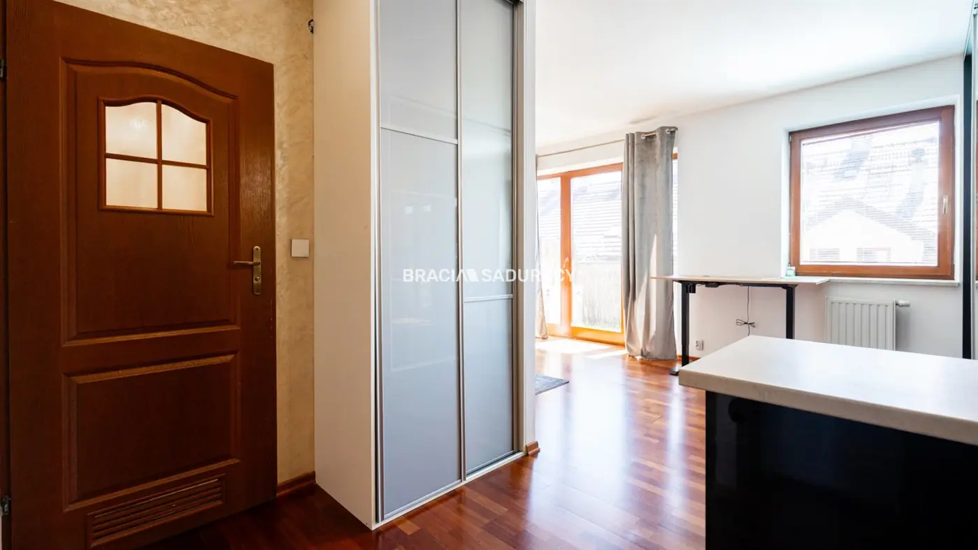 Zadbana Kawalerka z balkonem