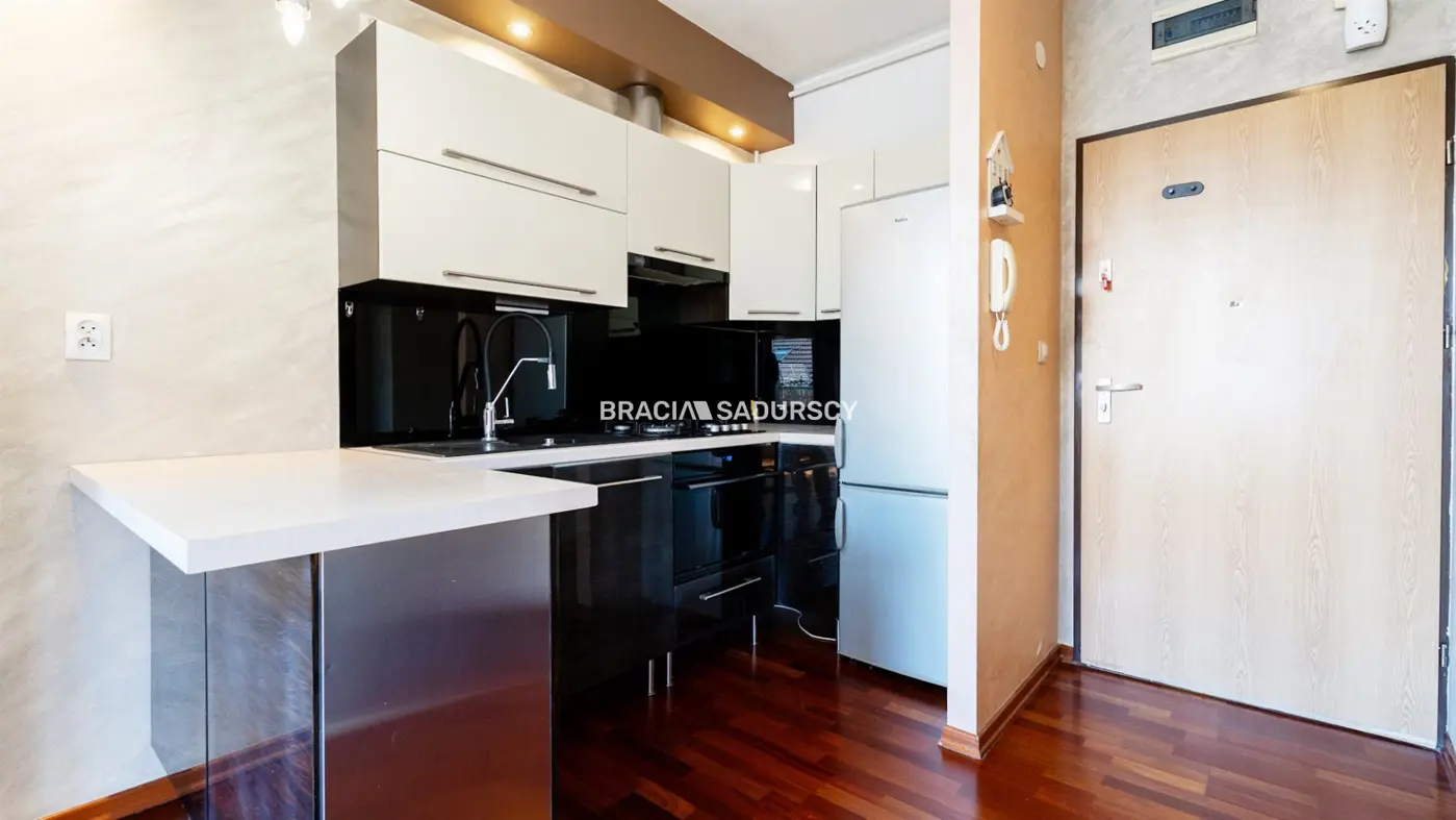 Zadbana Kawalerka z balkonem