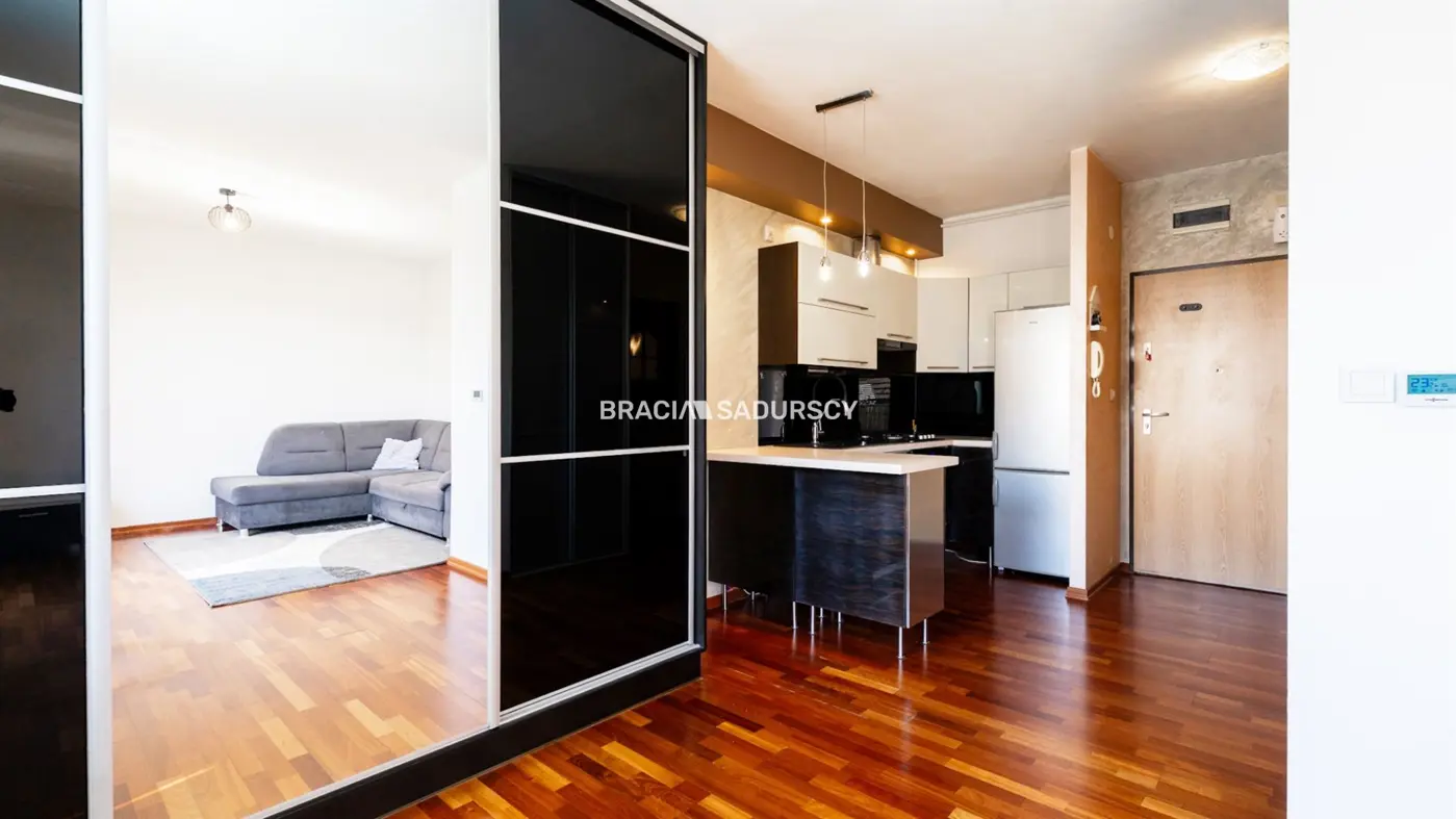 Zadbana Kawalerka z balkonem