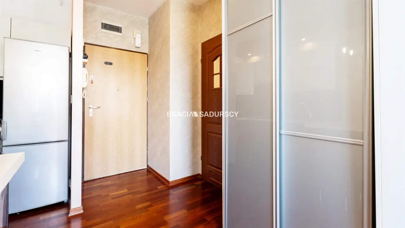 Zadbana Kawalerka z balkonem